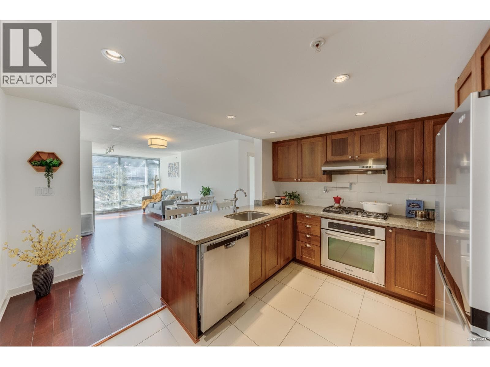 228 9373 HEMLOCK DRIVE photo 2