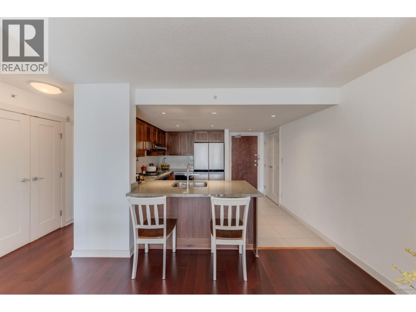 228 9373 HEMLOCK DRIVE photo 5