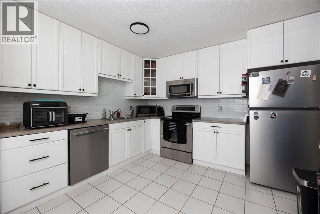 241 Bird Crescent photo 5