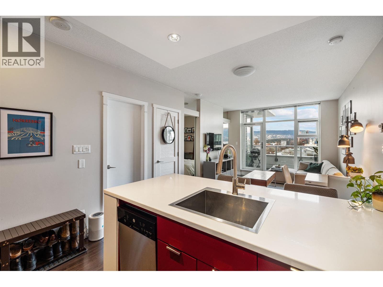 820 1777 W 7TH AVENUE photo 5
