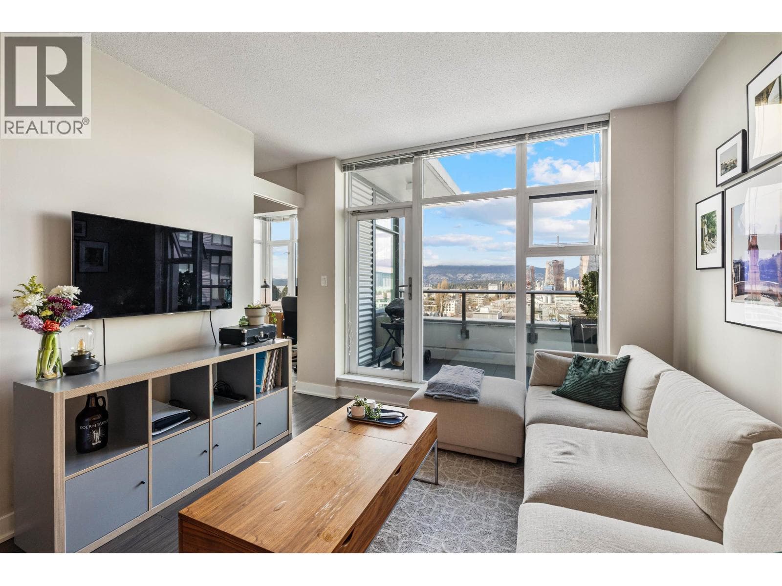 820 1777 W 7TH AVENUE photo 3
