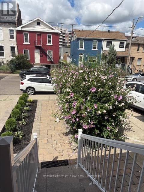 128 CATHCART STREET photo 2