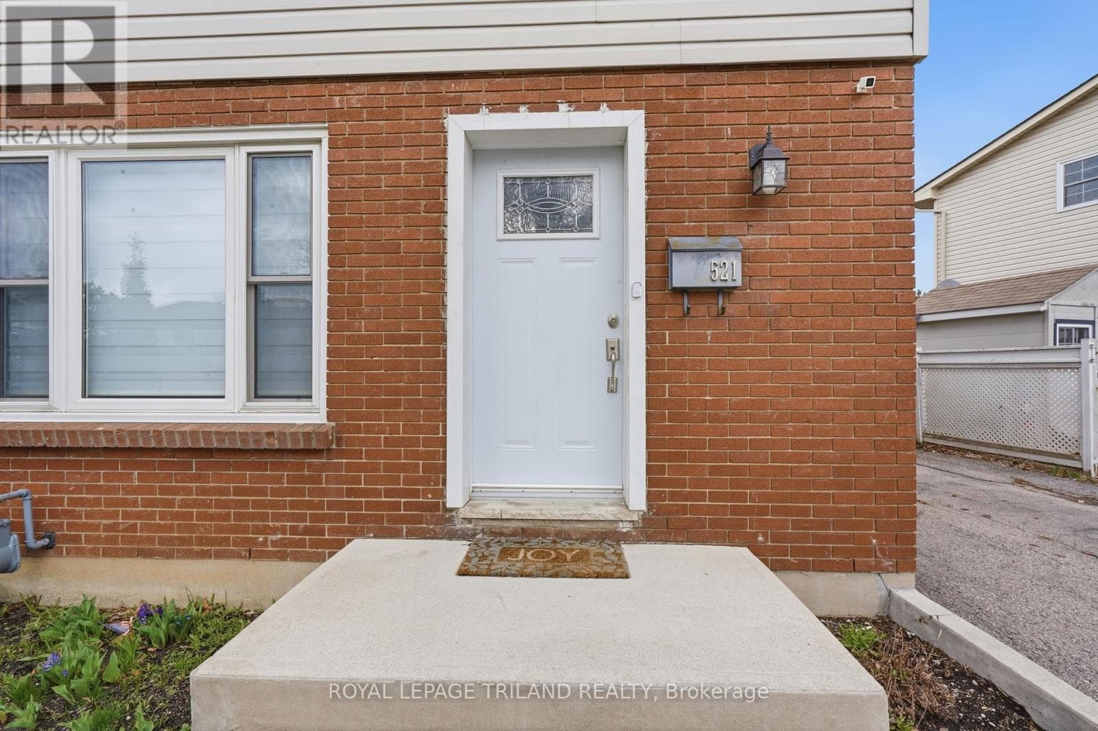 521 OSGOODE DRIVE photo 4