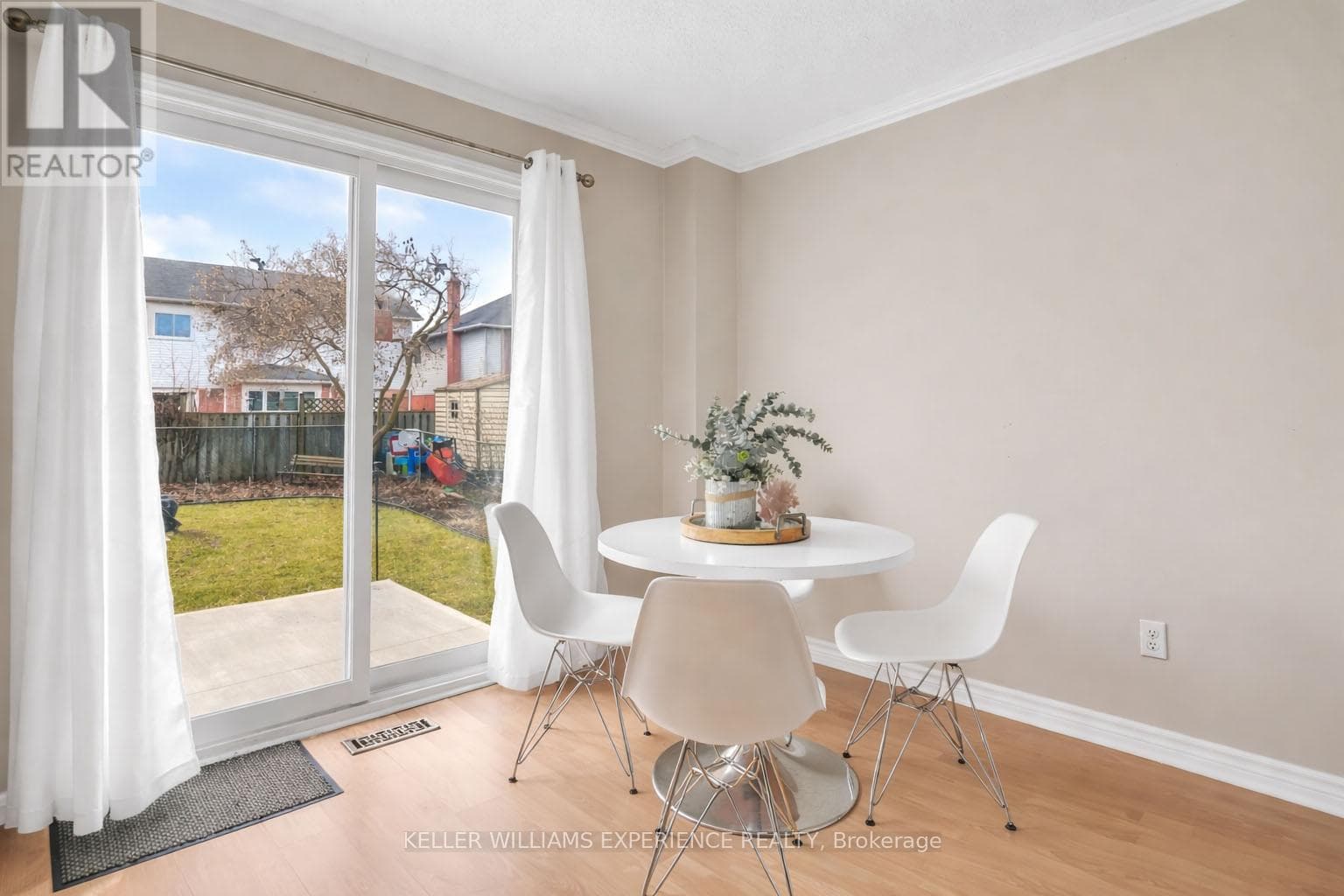 24 LINDSAY COURT photo 2