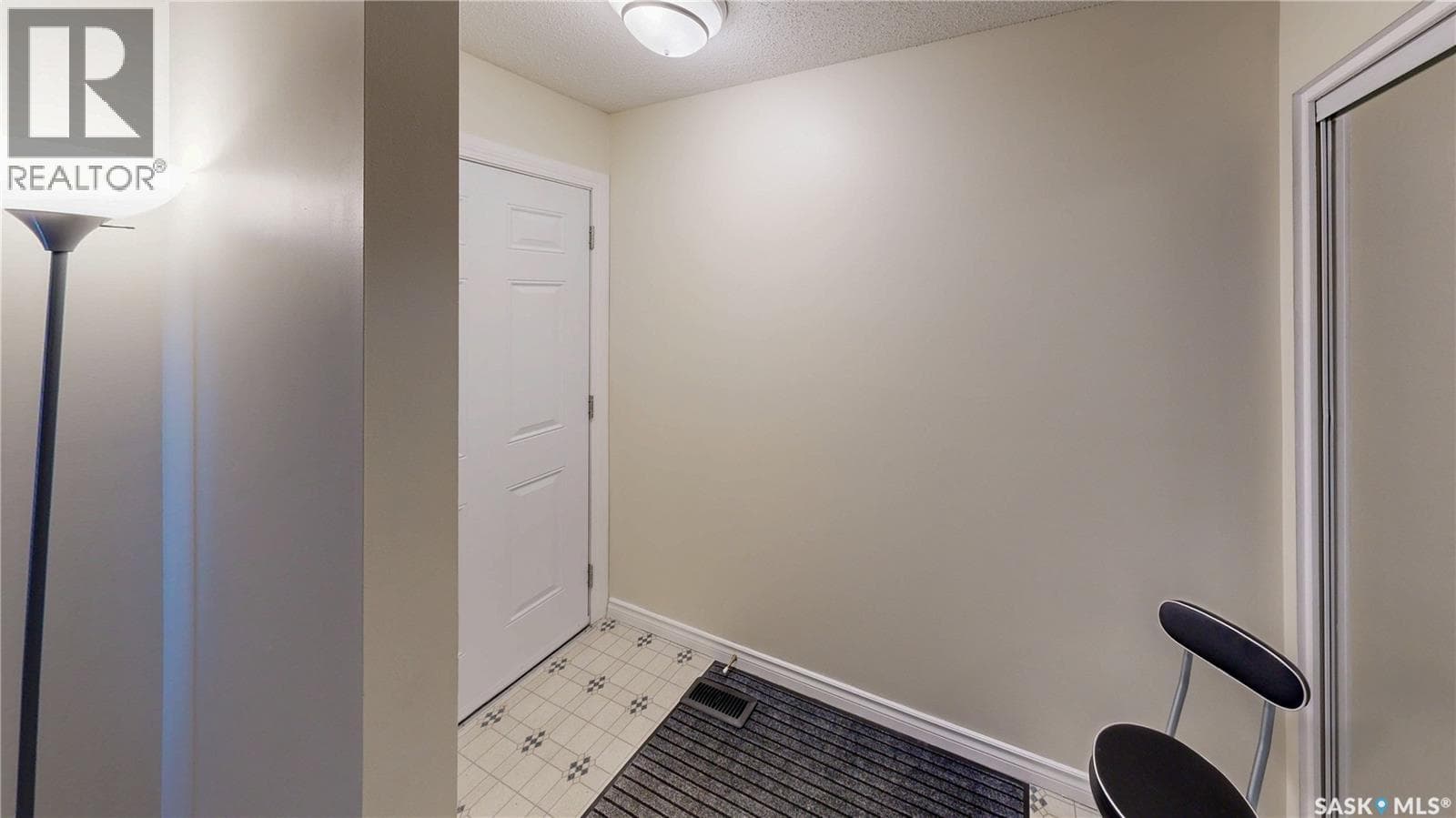 6 Mackenzie MEWS photo 2