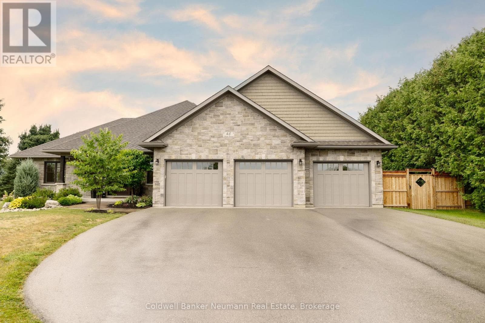 45 AMALIA CRESCENT photo 2