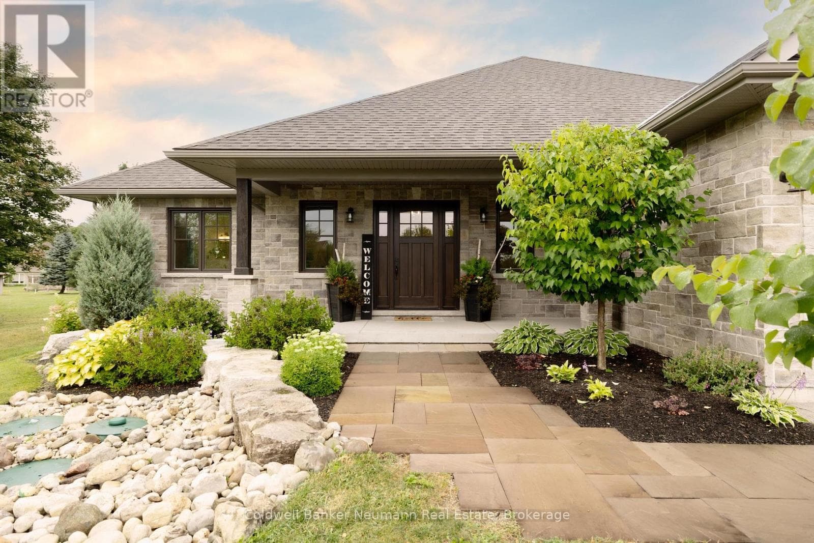 45 AMALIA CRESCENT photo 3