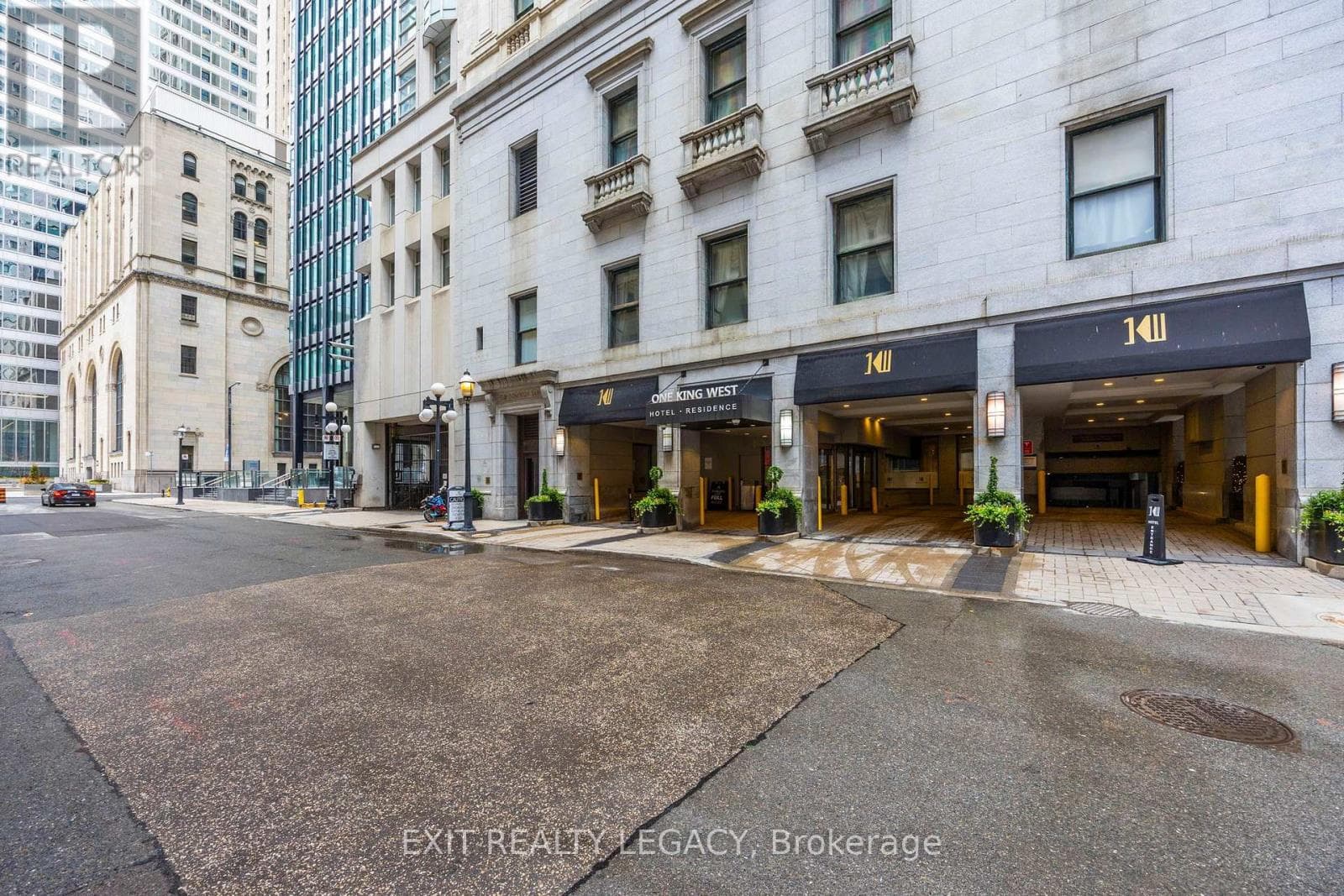 2402 - 1 KING STREET W photo 3
