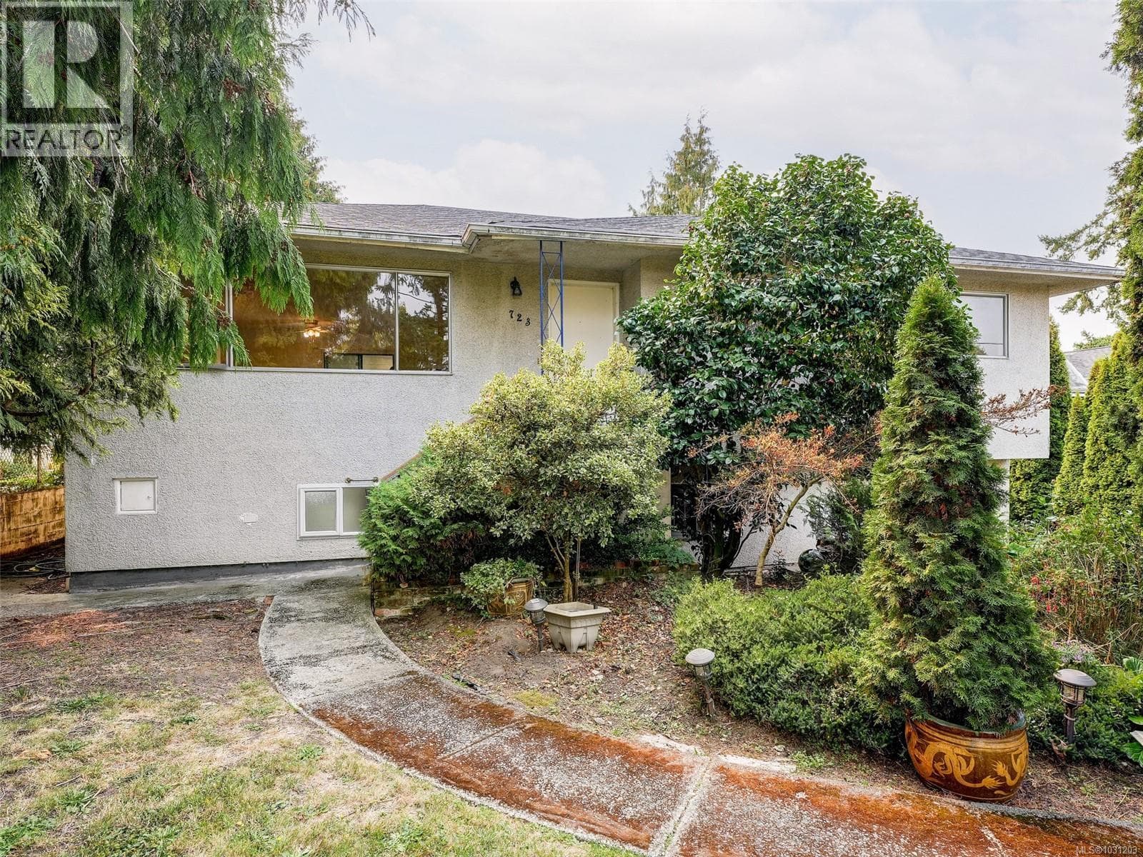 4 bed 3 bath single family at 723 Genevieve Rd — $919,900