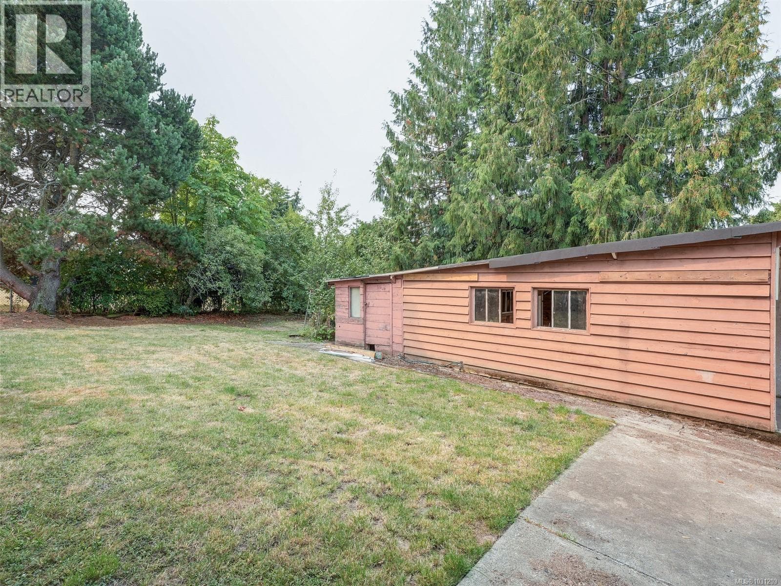 723 Genevieve Rd photo 4
