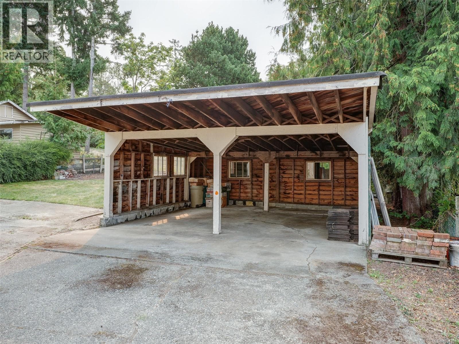 723 Genevieve Rd photo 5