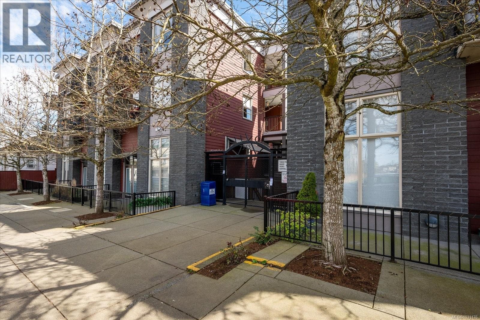 305 555 Franklyn St photo 2