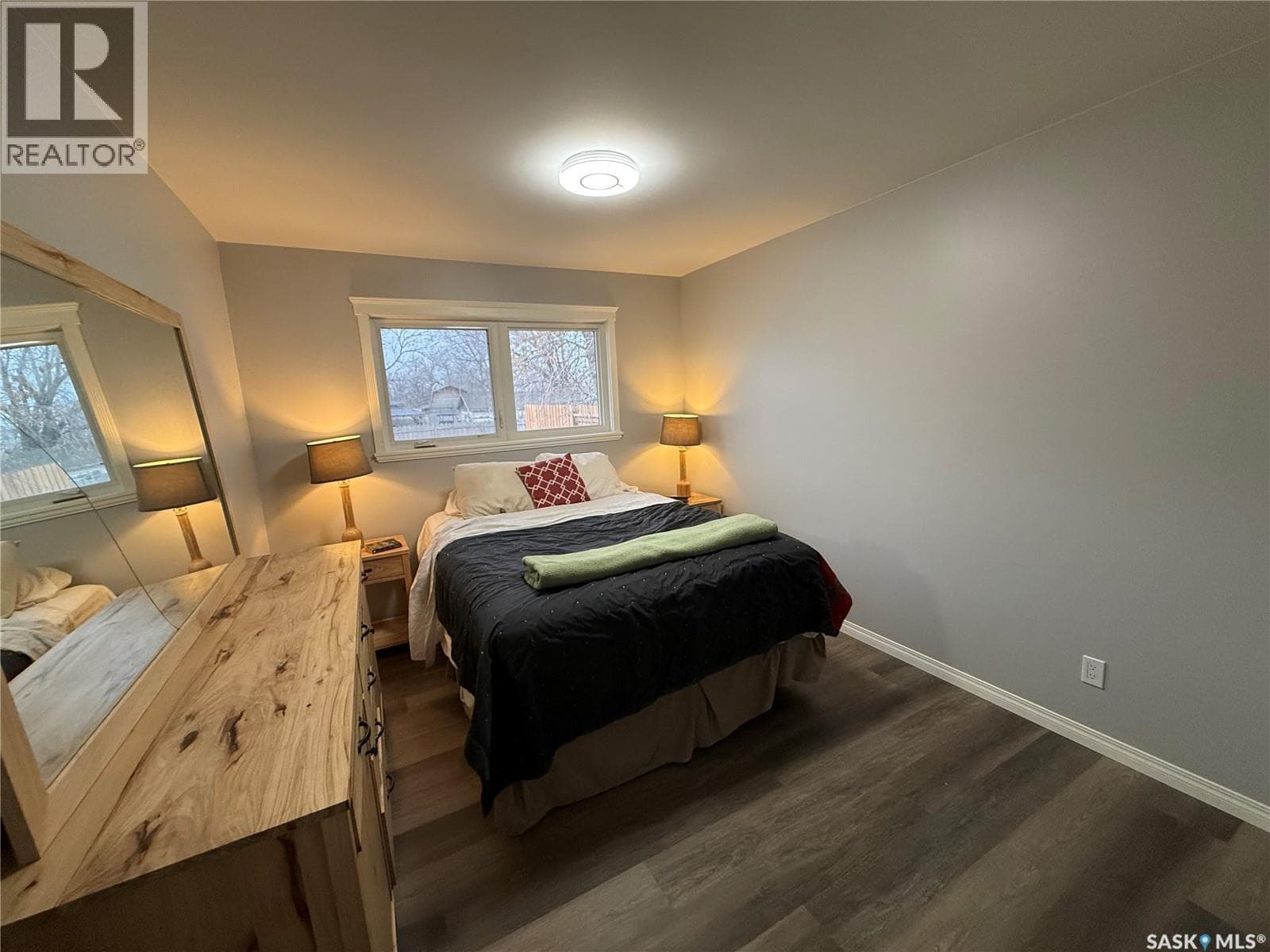 801 Lorne STREET W photo 5