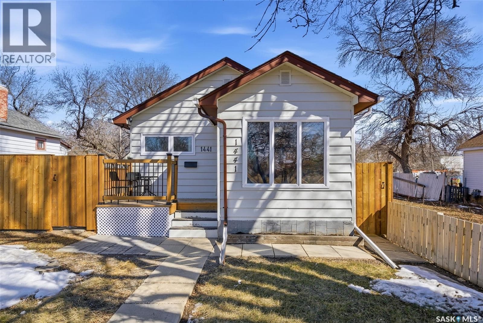 1441 Athol STREET — photo 2