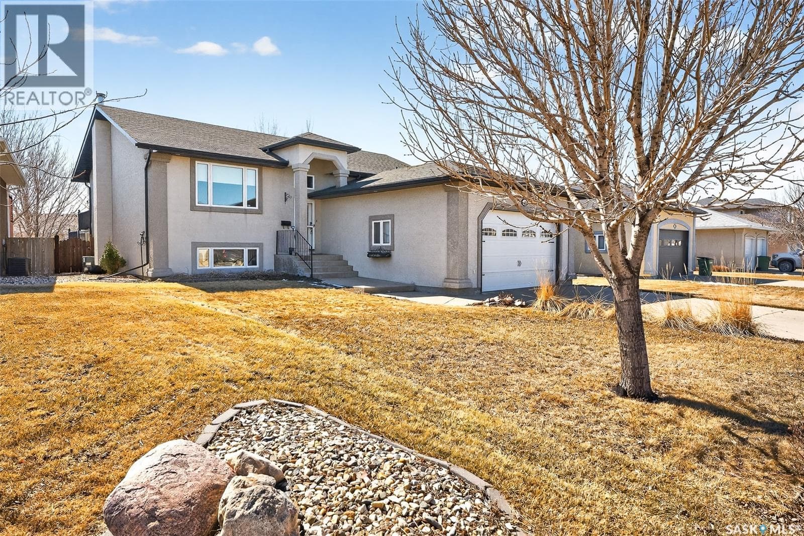 45 Goldenglow DRIVE photo 2