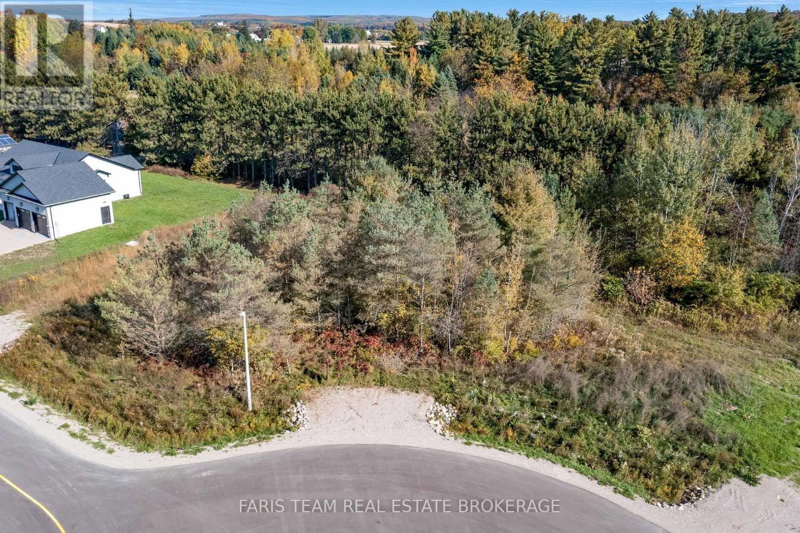 LOT 24 RUE ERIC photo 2