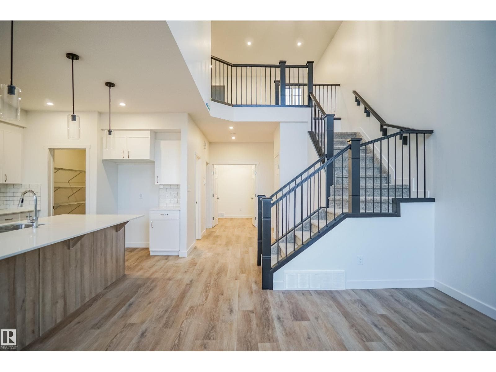 22940 82 AV NW — photo 3