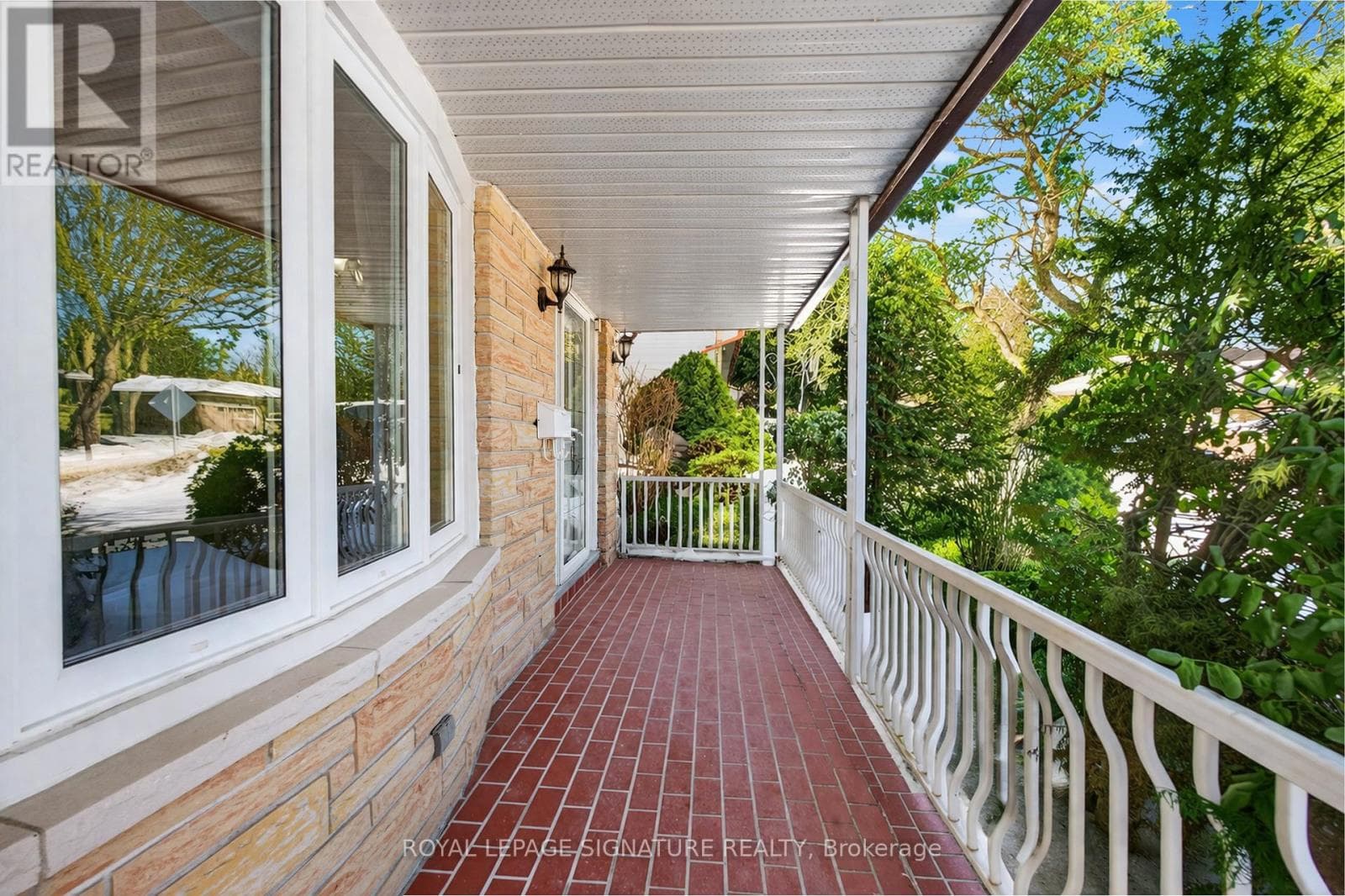 897 PEMBRIDGE CRESCENT photo 3