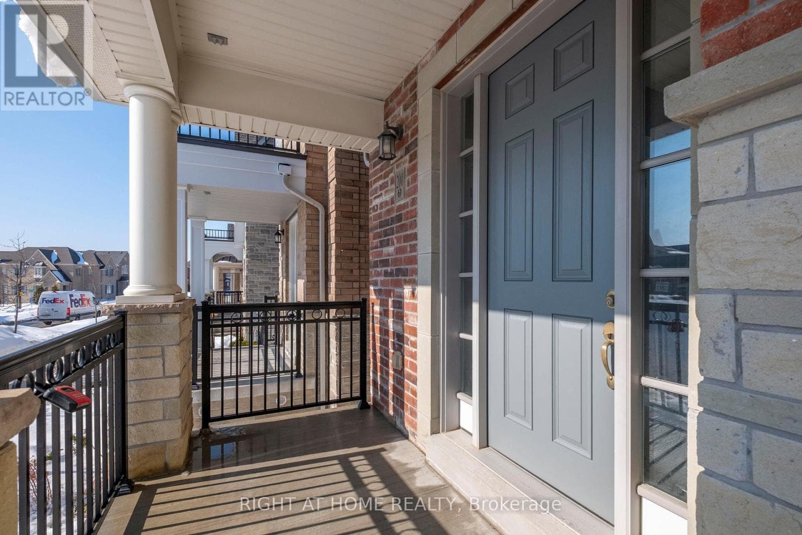 200 PARADELLE DRIVE photo 2