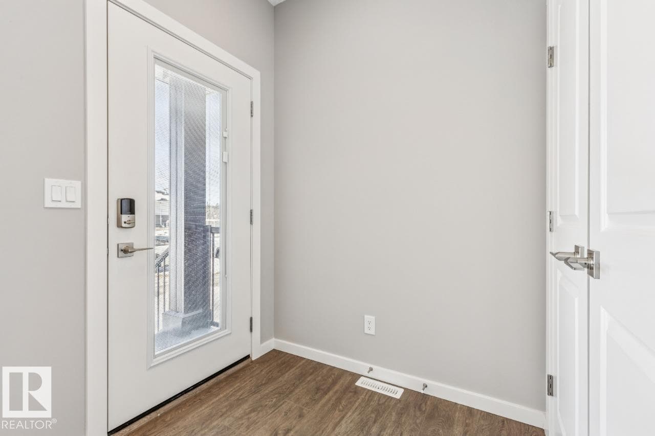 306 Hawthorn WY photo 5