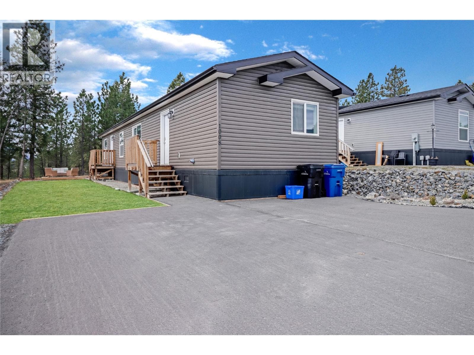 3 bed 2 bath single family at 1008 STEEPLEVIEW Drive NW — $400,000