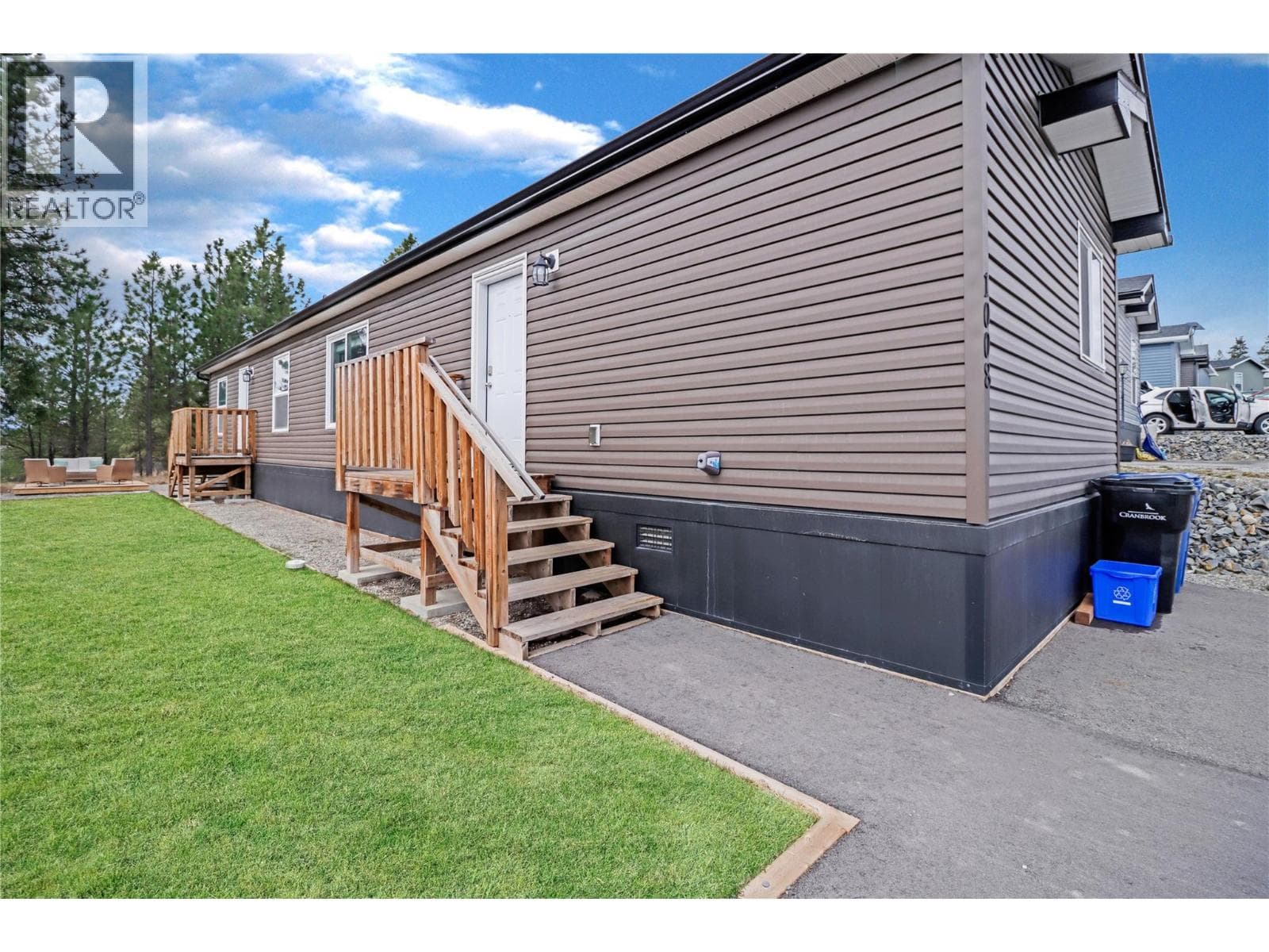 1008 STEEPLEVIEW Drive NW photo 4