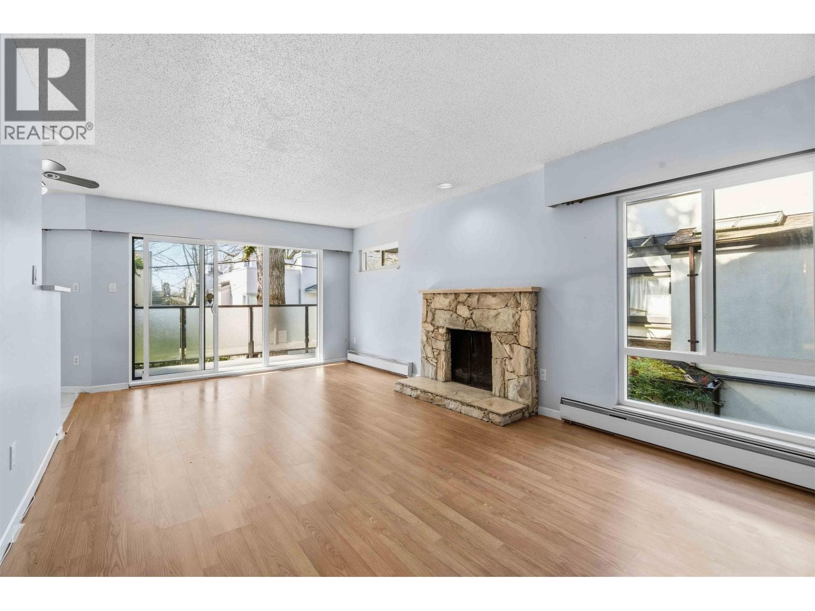 203 1425 CYPRESS STREET photo 2
