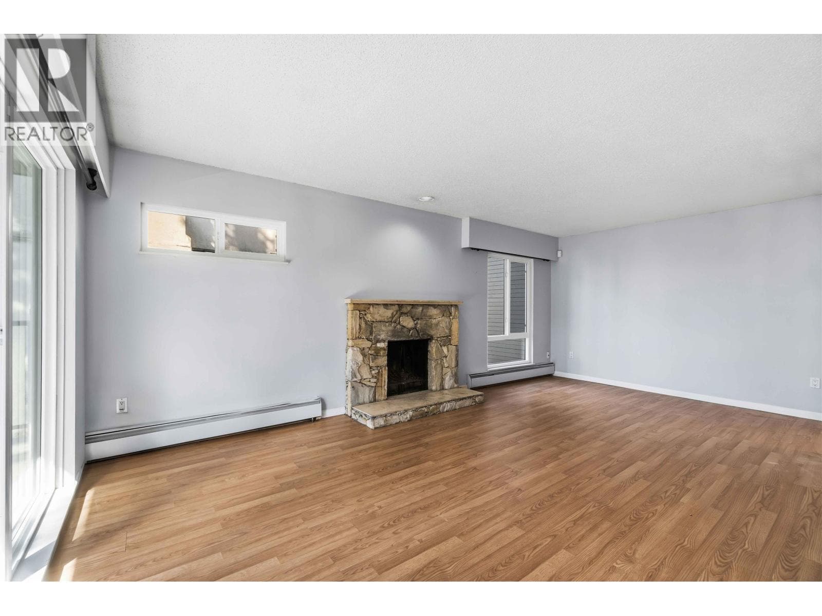203 1425 CYPRESS STREET photo 3