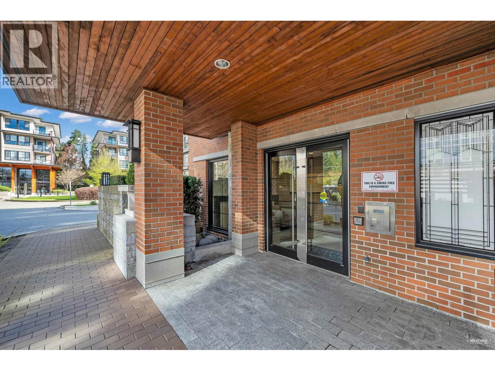 111 1135 WINDSOR MEWS photo 4