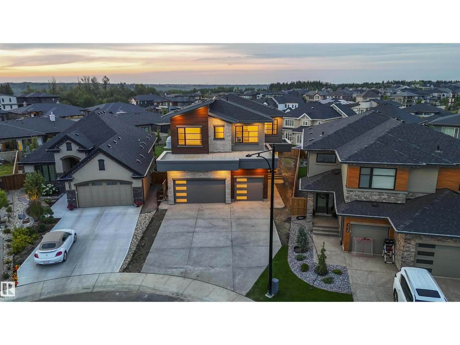 4712 KNIGHT CL SW photo 3