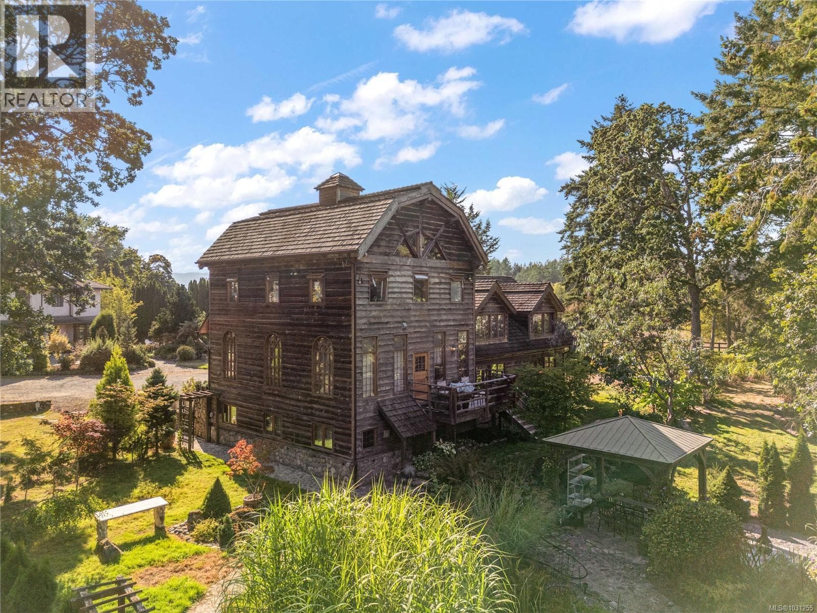 845 Downey Rd photo 2