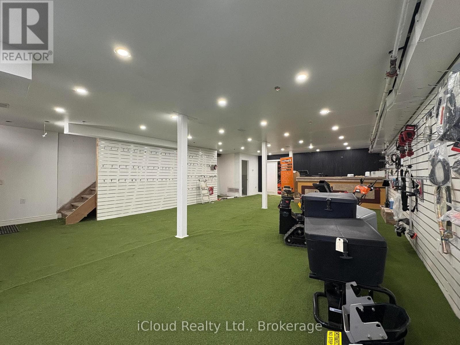 6 - 1060 BRITANNIA ROAD E photo 2