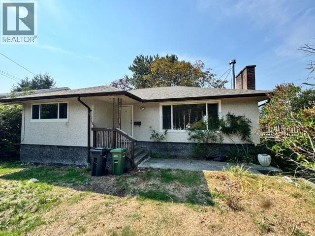 4 bed 2 bath single family at 4635 FERNWOOD AVE — $499,900