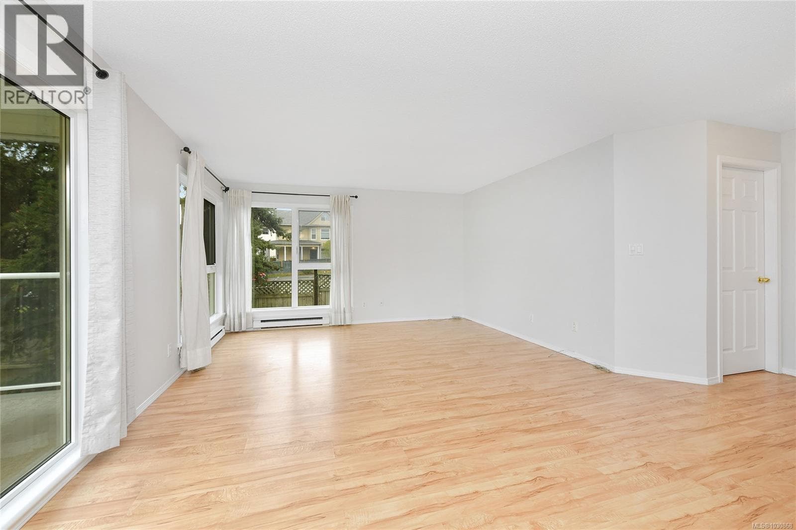 202 2647 Graham St photo 4