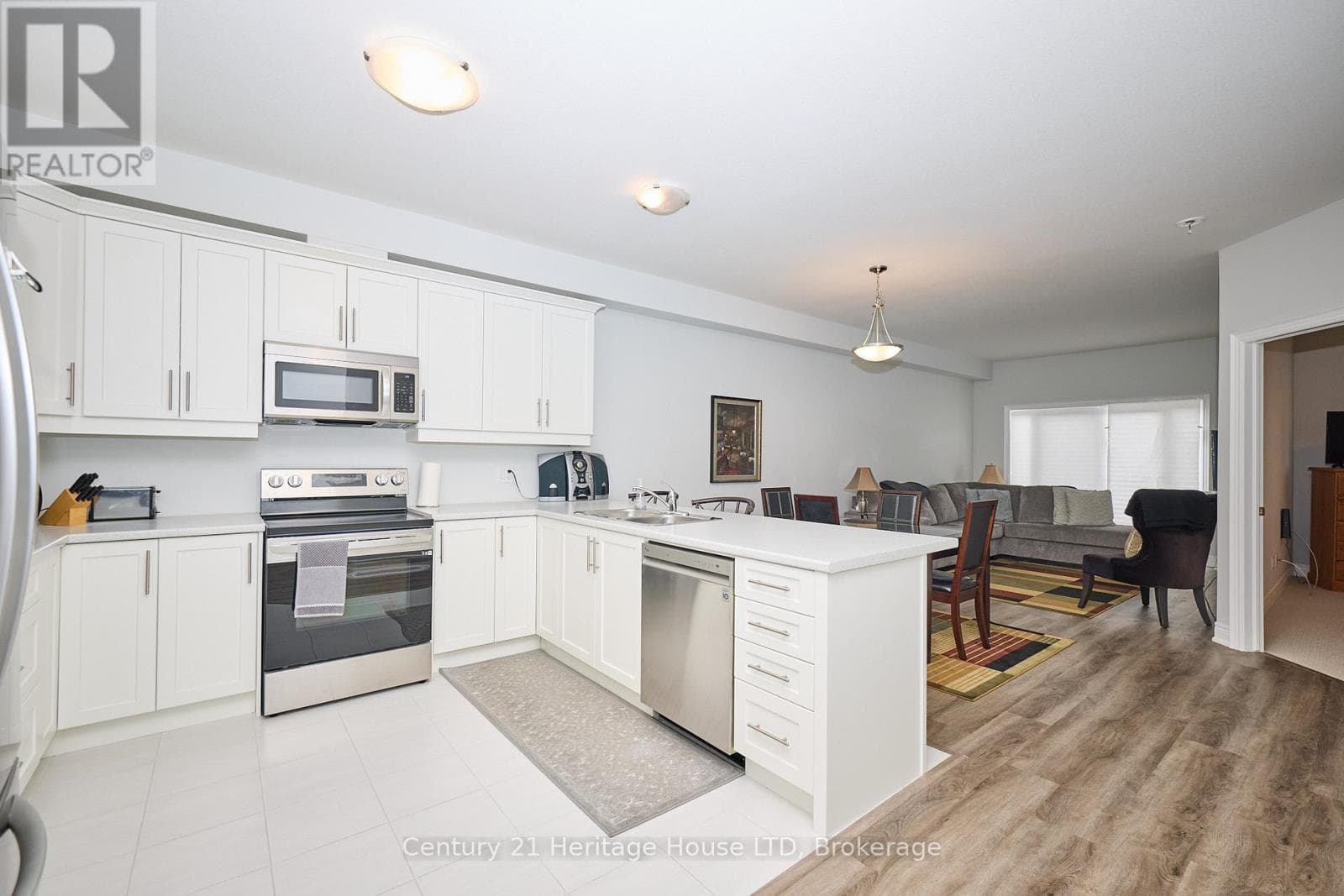 427 WILLIAMS CRESCENT photo 2