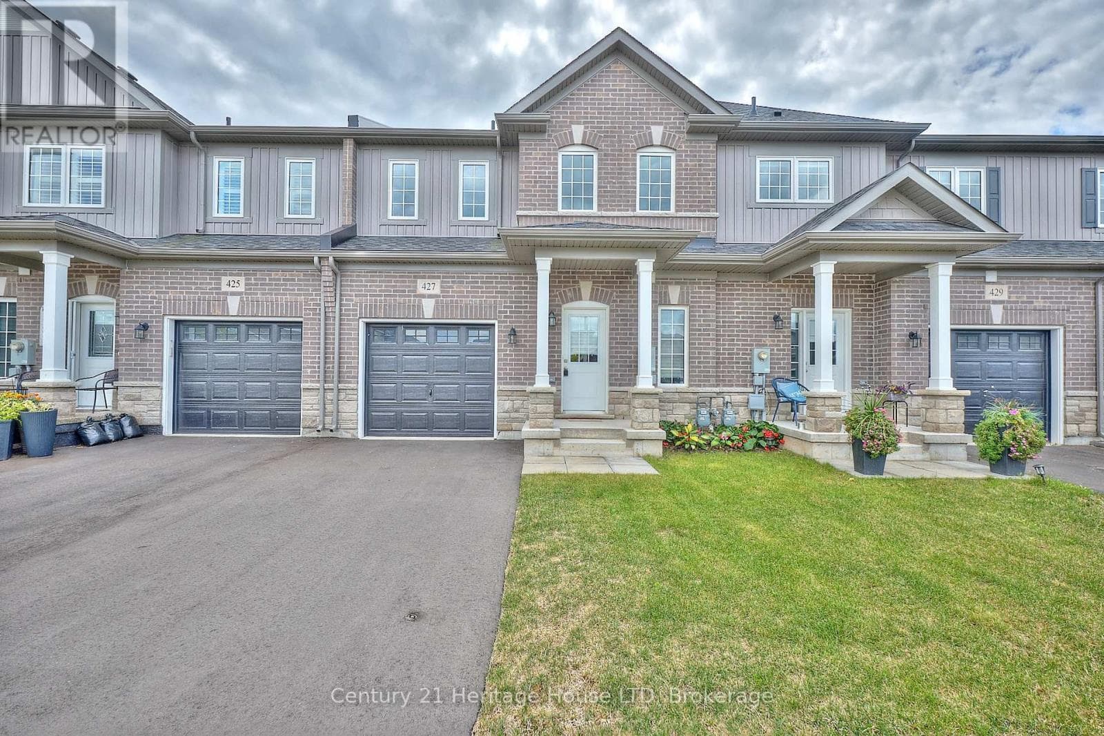 427 WILLIAMS CRESCENT photo 5