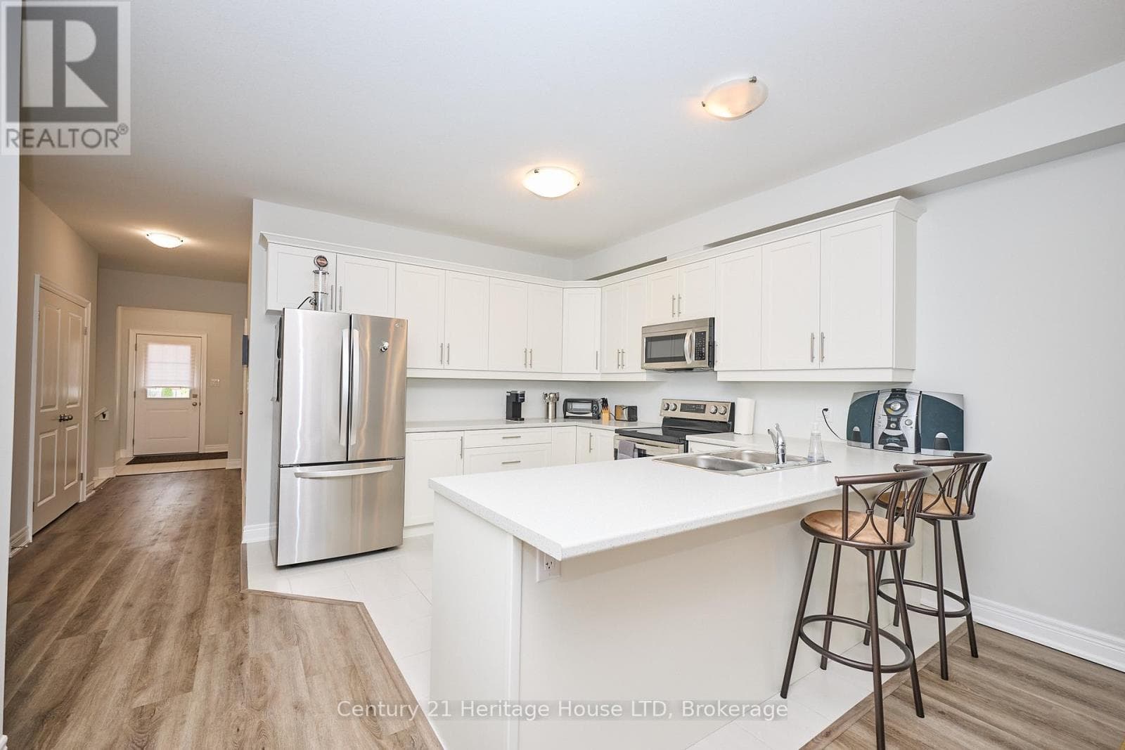 427 WILLIAMS CRESCENT photo 4