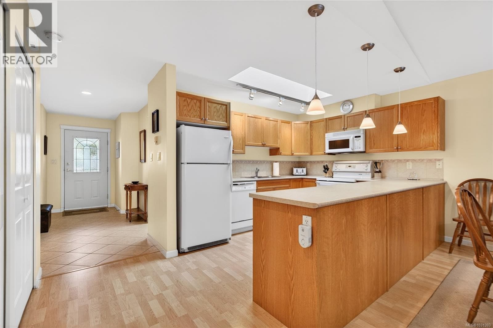 118 1919 St. Andrews Pl photo 3