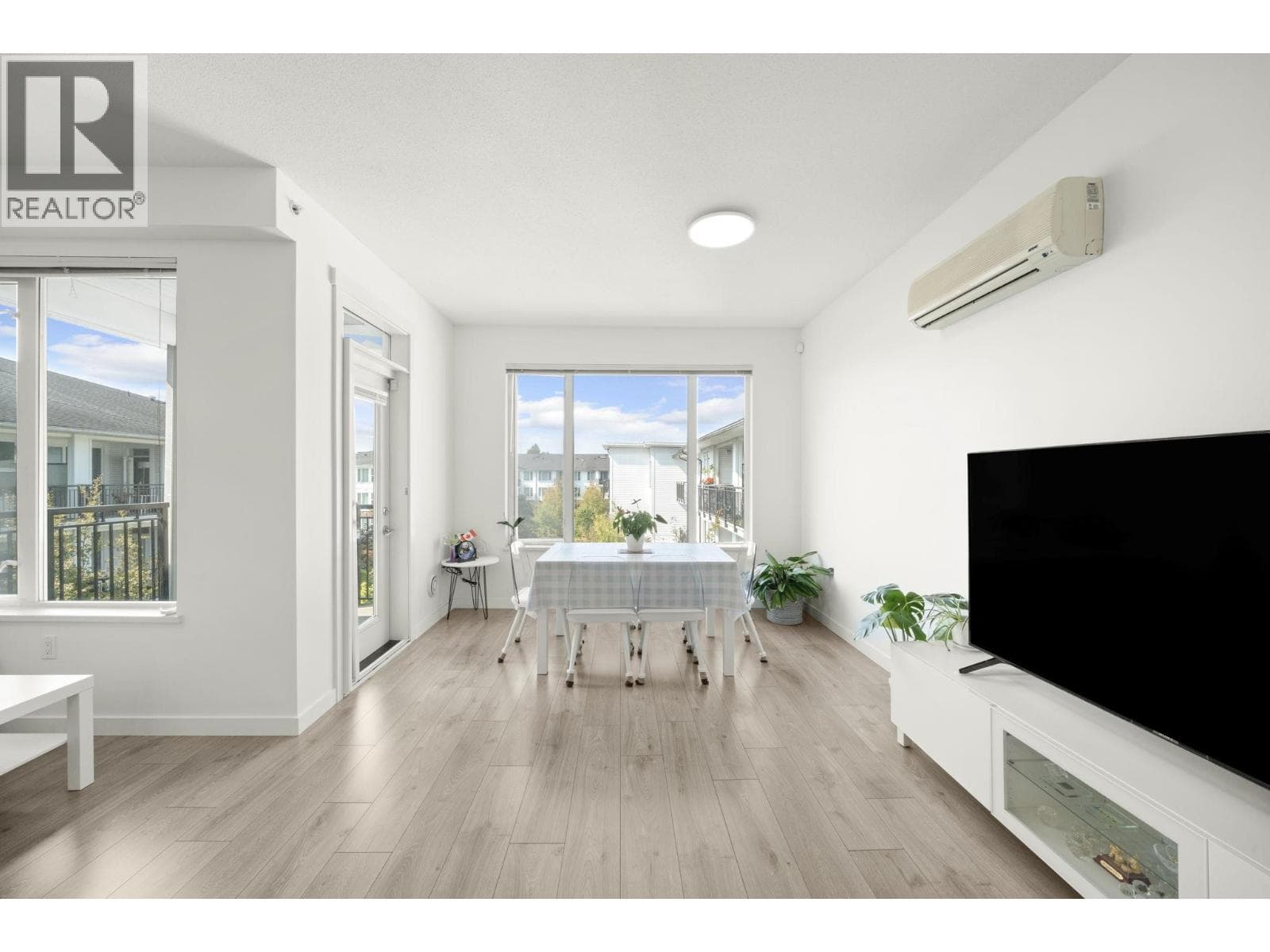 438 9388 MCKIM WAY photo 2