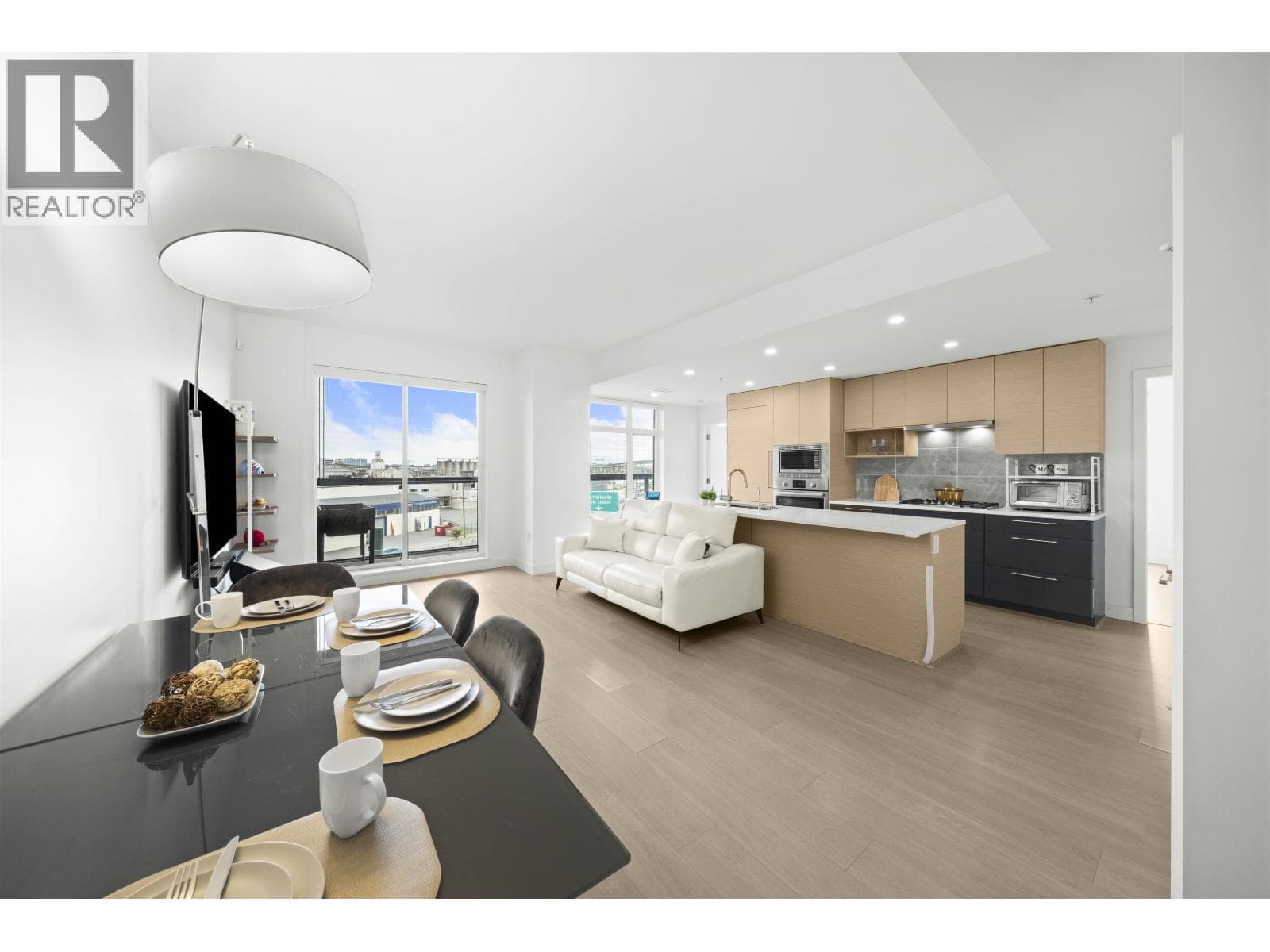301 8888 OSLER STREET photo 2