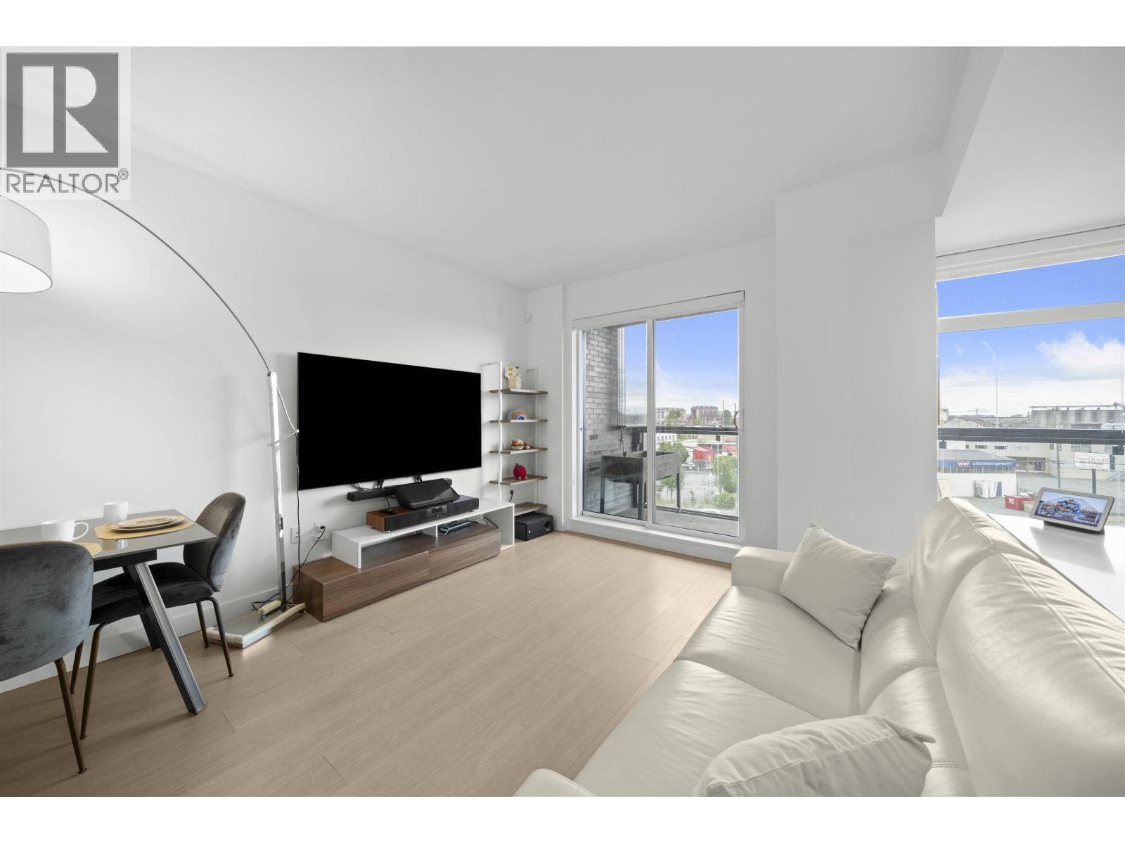 301 8888 OSLER STREET photo 3