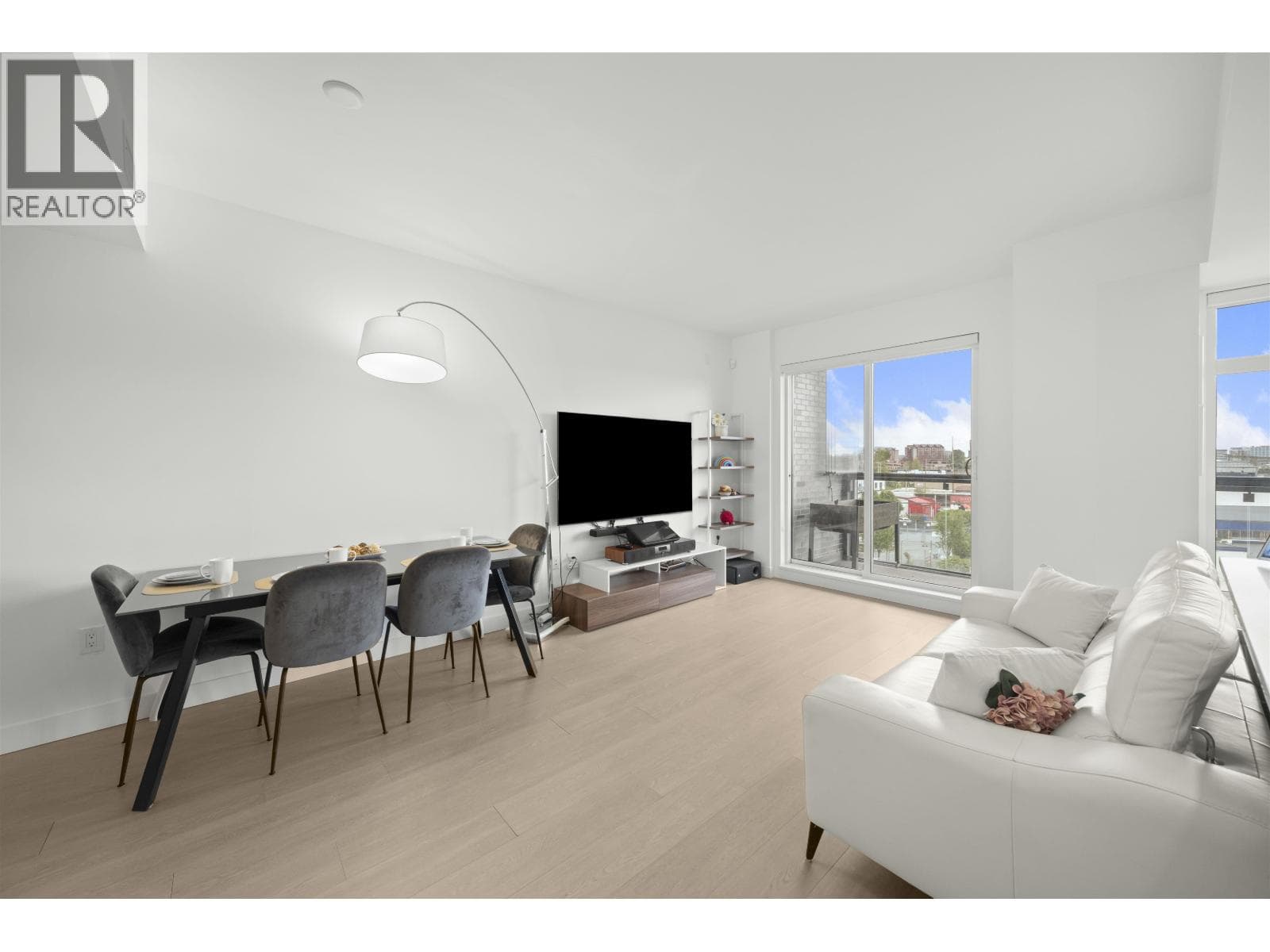 301 8888 OSLER STREET photo 4