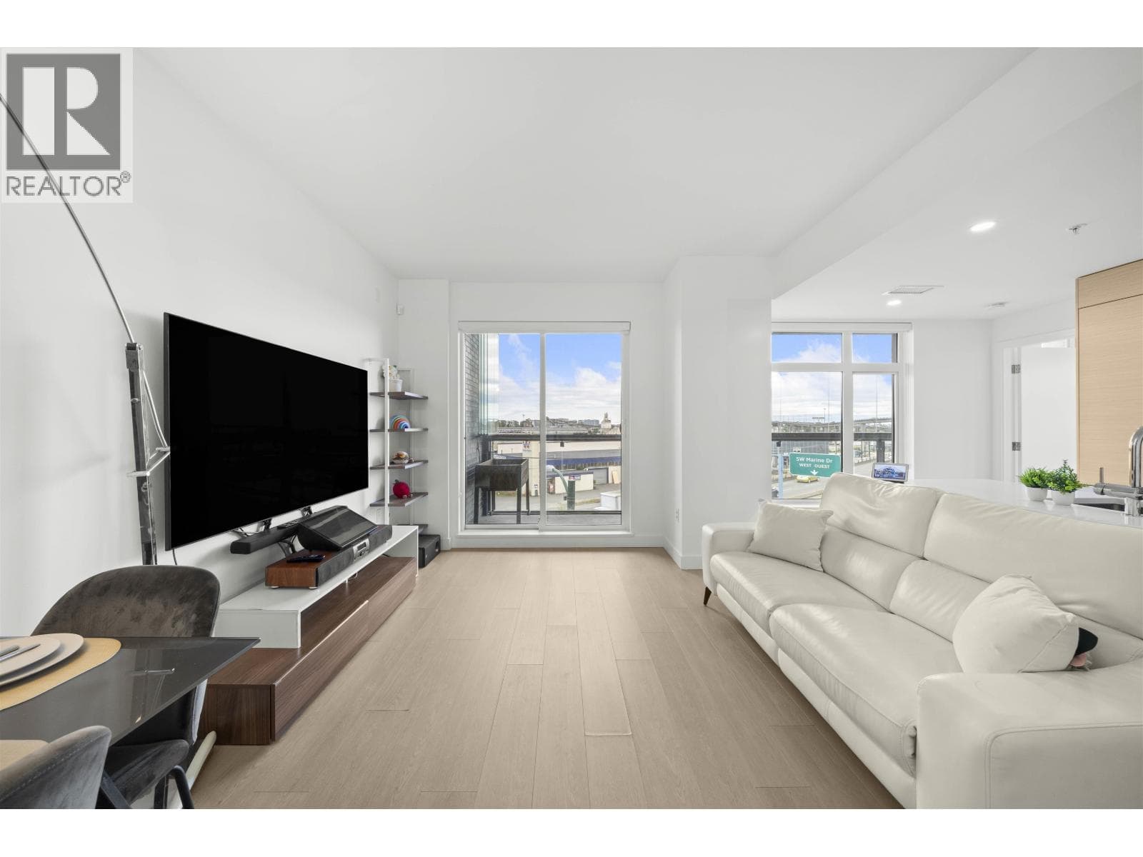 301 8888 OSLER STREET photo 5