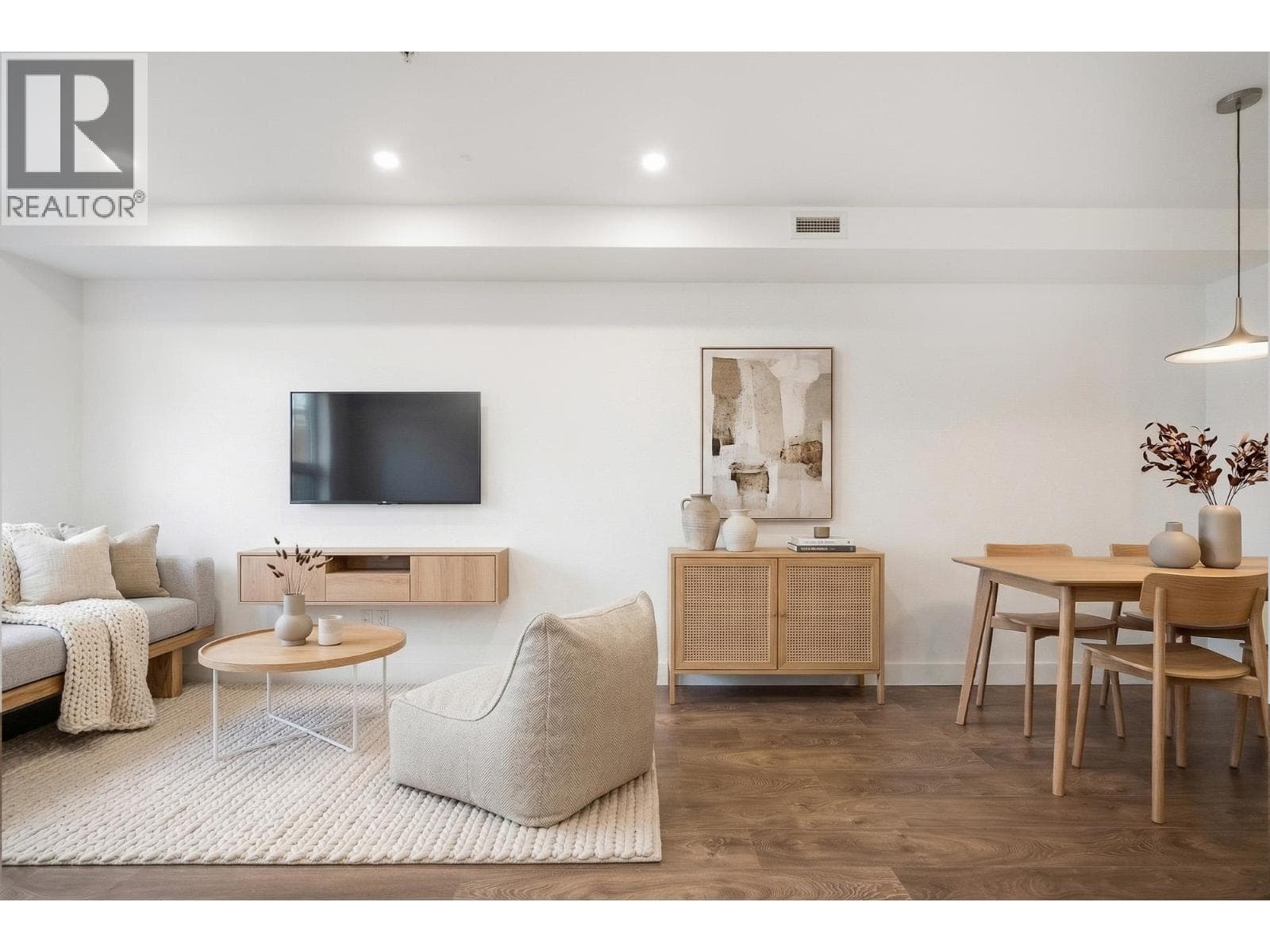 37 8888 SPIRES ROAD photo 5