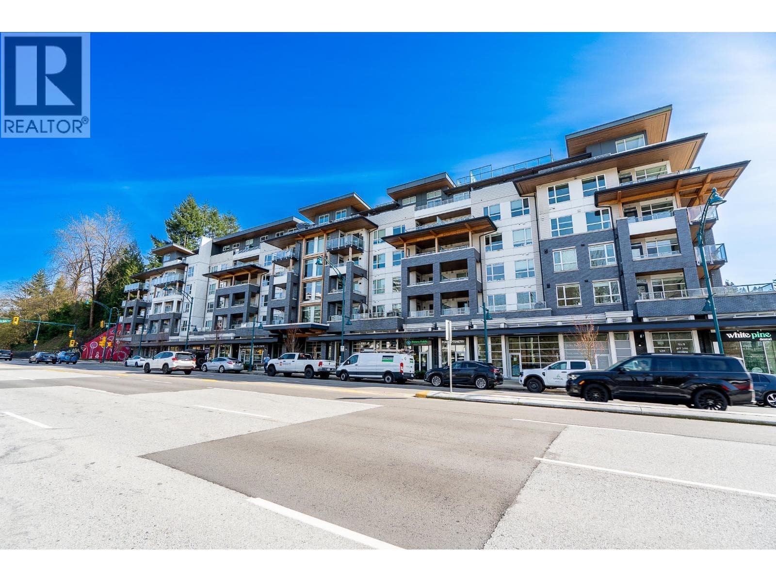 425 3229 ST JOHNS STREET photo 2