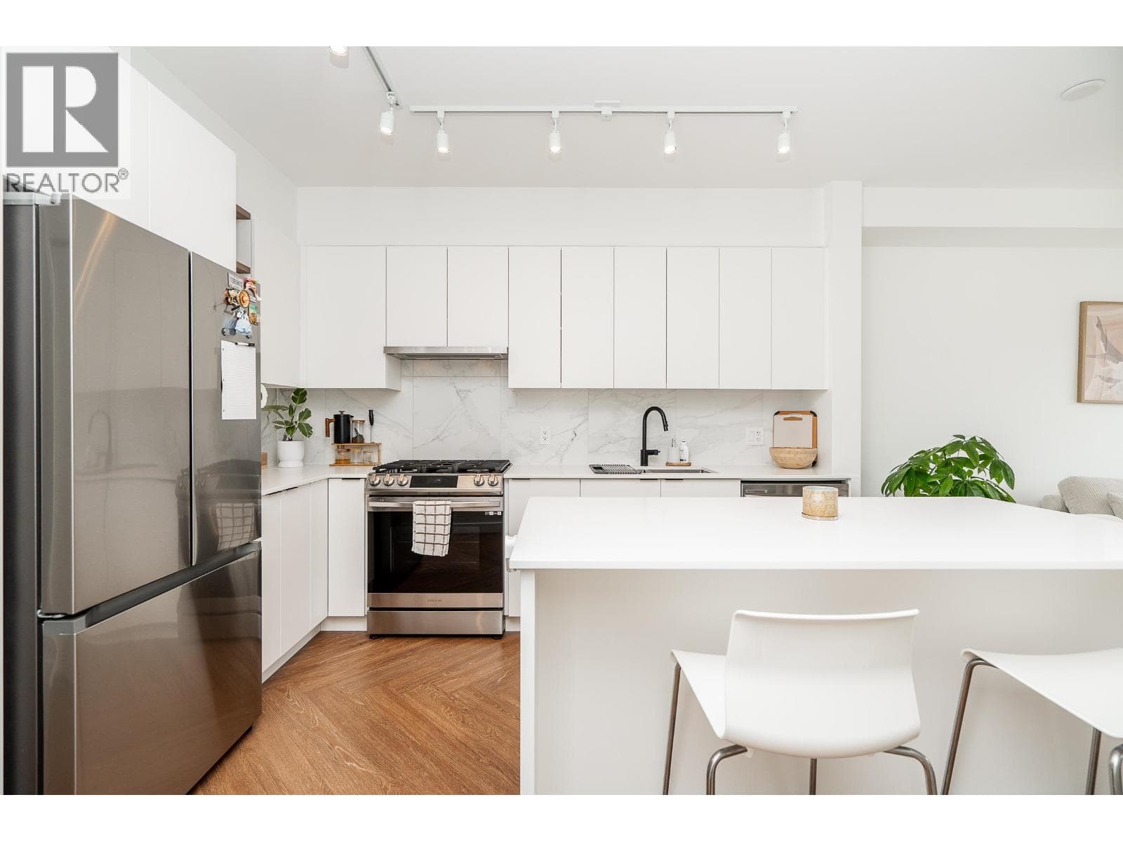 425 3229 ST JOHNS STREET photo 3