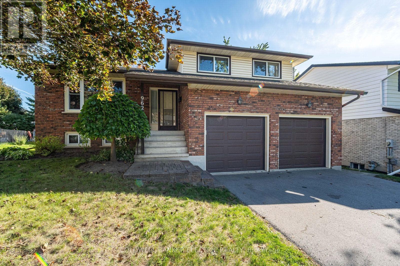 4 bed 3 bath single family at 962 GOLFVIEW ROAD — $749,900