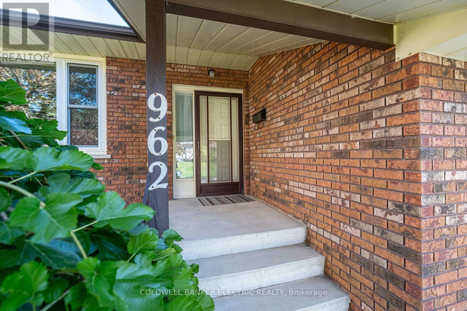 962 GOLFVIEW ROAD photo 2