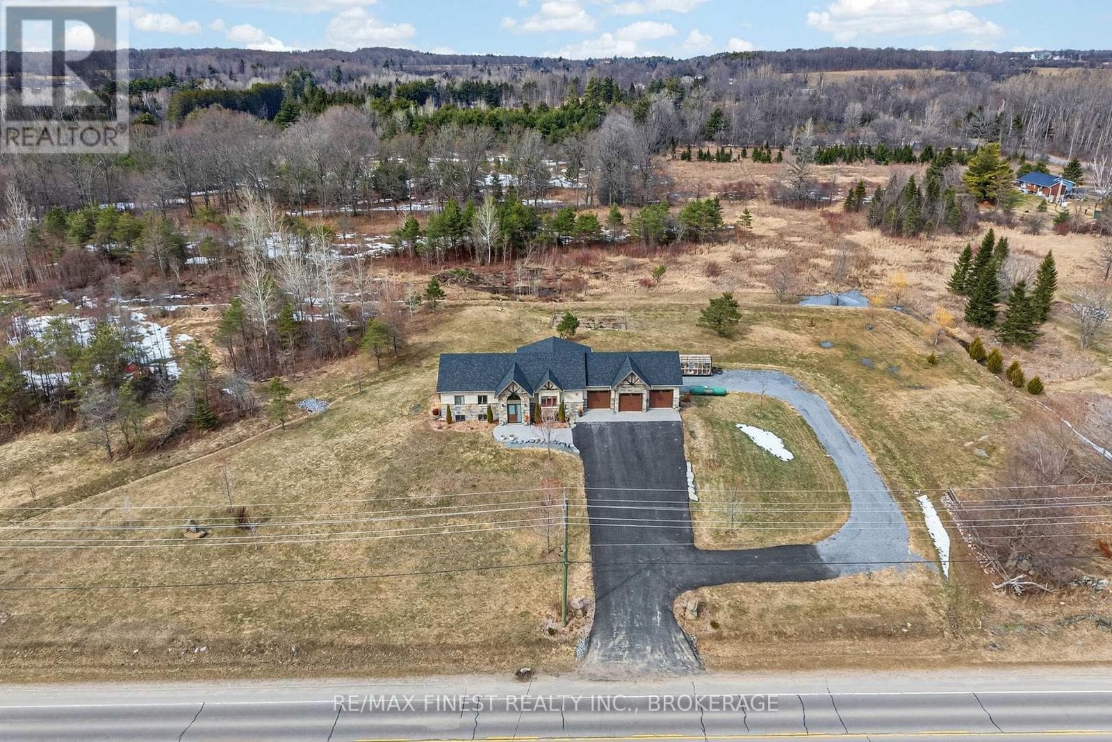 3266 HARROWSMITH ROAD photo 3