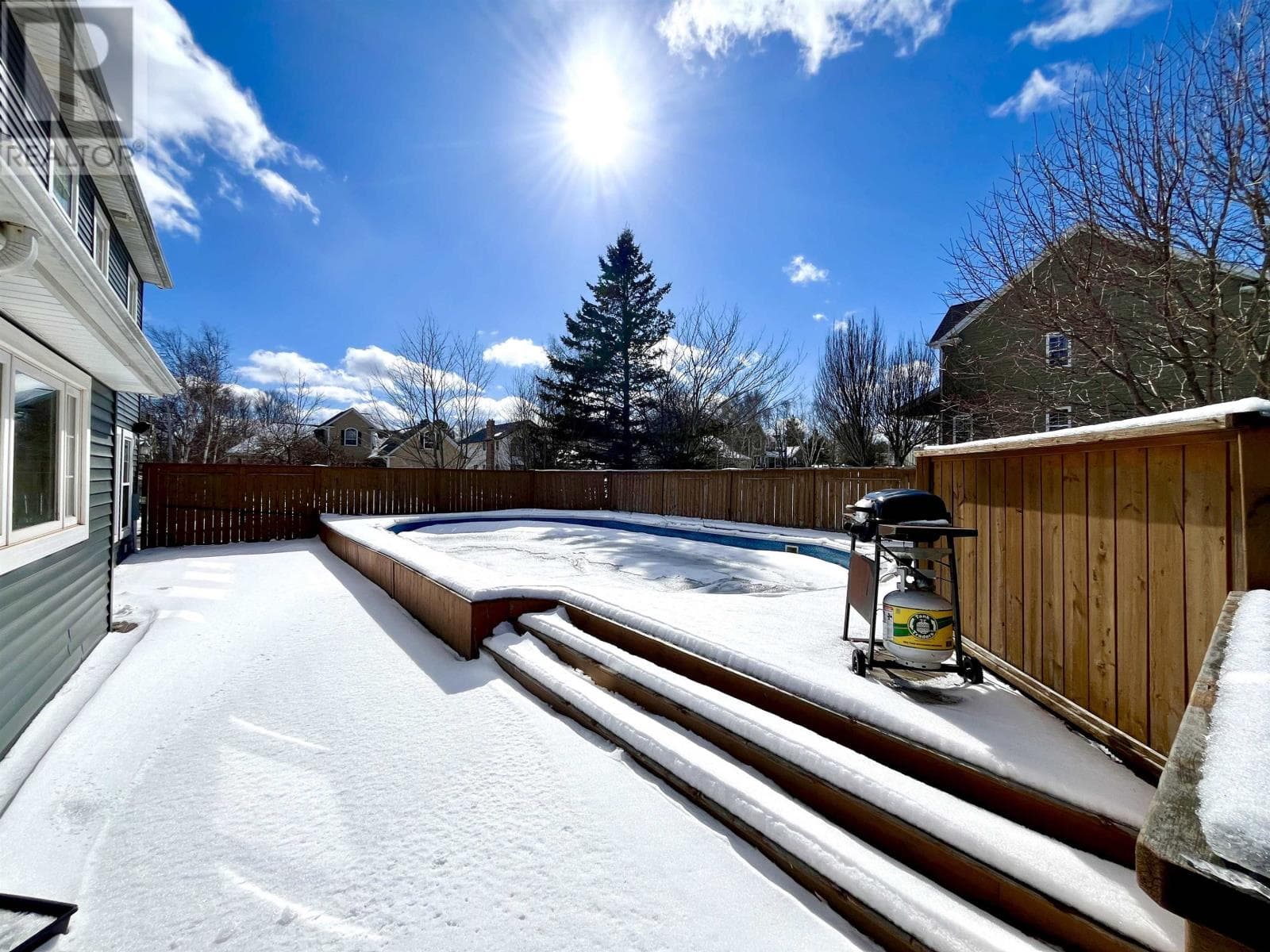 30 MACARTHUR Drive photo 4